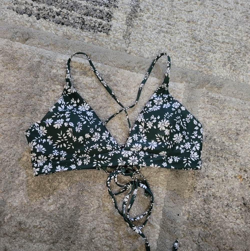 🟣 Green bikini top